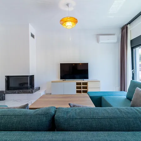 Willa Sithoniars White Luxury Maisonette *