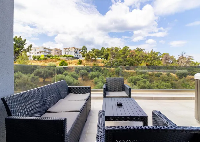 Villa Sithoniars White Luxury Maisonette