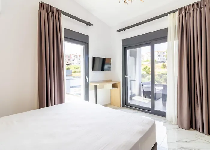 Villa Sithoniars White Luxury Maisonette